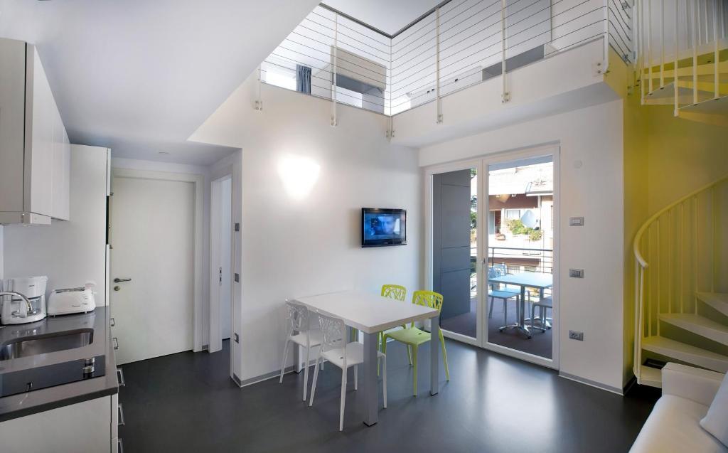 Gardabike Residence Torbole Sul Garda Rom bilde