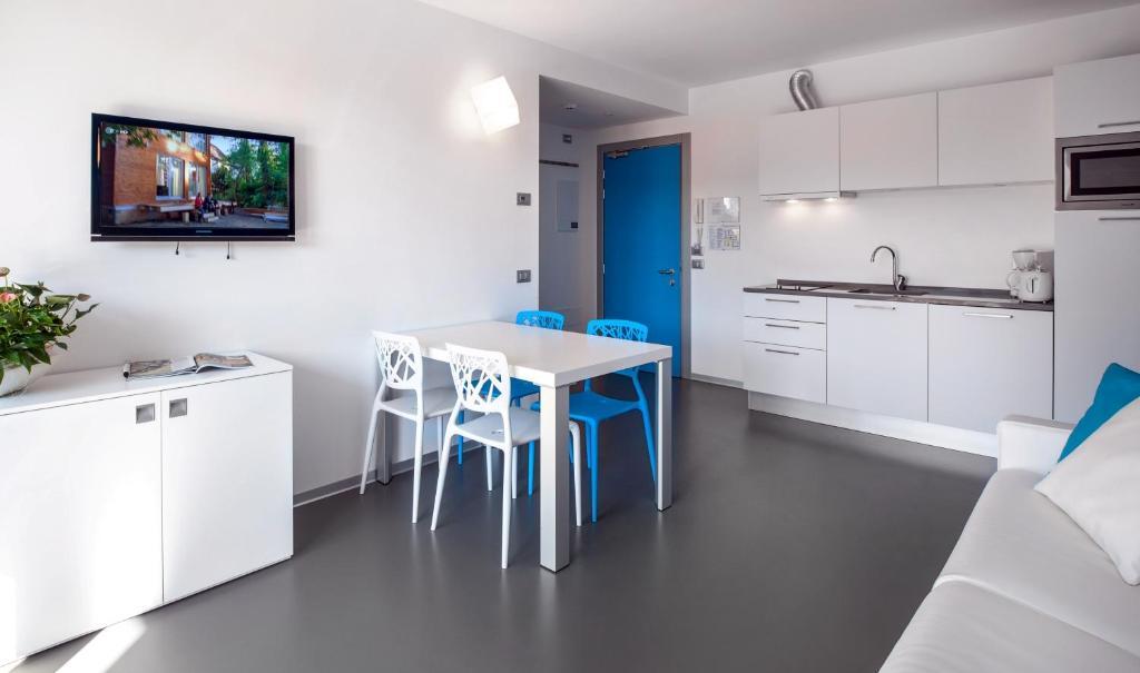 Gardabike Residence Torbole Sul Garda Rom bilde